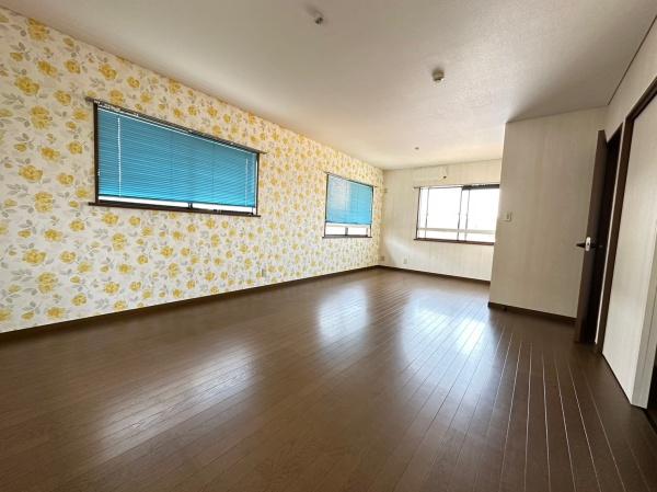 生駒市桜ケ丘の中古一戸建の寝室画像