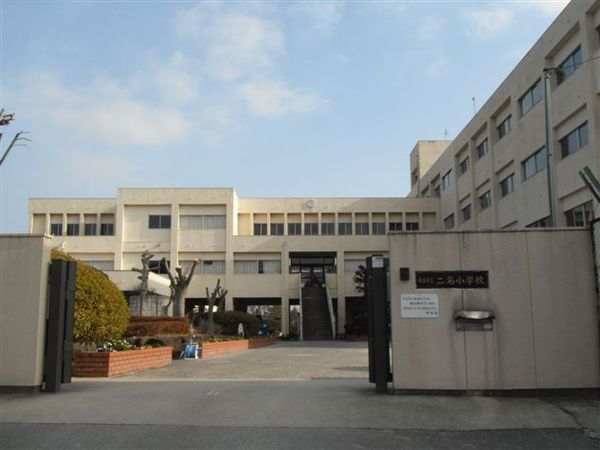 ライオンズマンション学園前第2の小学校画像