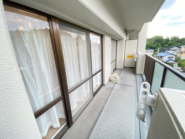 ラウンドヒルズ生駒Ｂ棟のバルコニー画像
