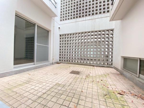 ロイヤルヒルズ東生駒Ｂ棟の庭画像