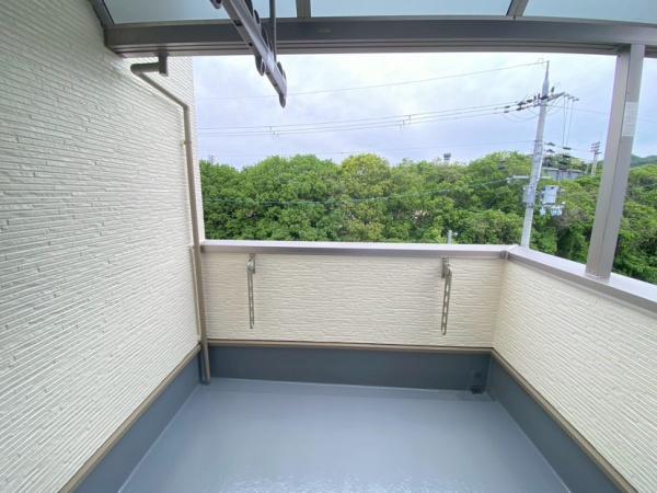 生駒市小平尾町の中古一戸建のバルコニー画像