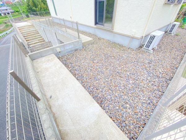 生駒市小平尾町の中古一戸建の庭画像