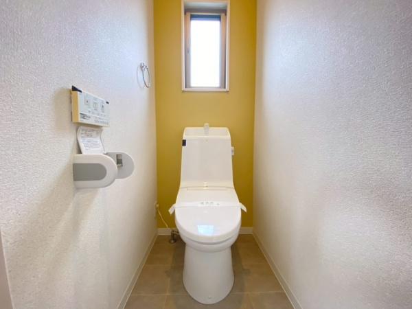 生駒市小平尾町の中古一戸建のトイレ画像