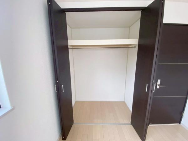 生駒市上町の中古一戸建の収納画像