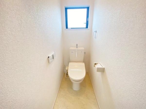 生駒市上町の中古一戸建のトイレ画像