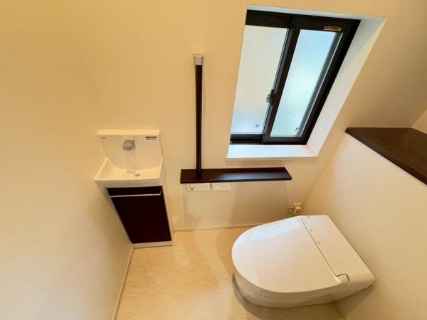 生駒市小明町の中古一戸建のトイレ画像