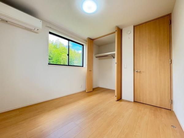 生駒市小明町の中古一戸建の洋室画像