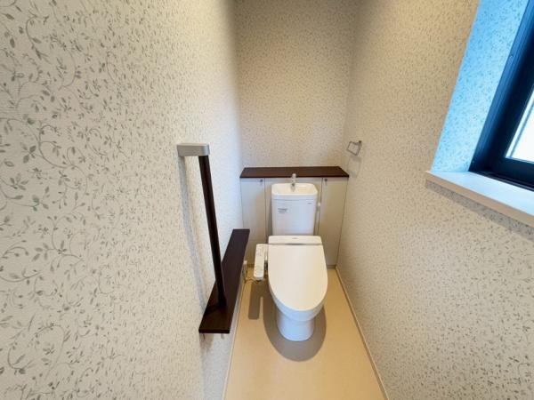 生駒市小明町の中古一戸建のトイレ画像