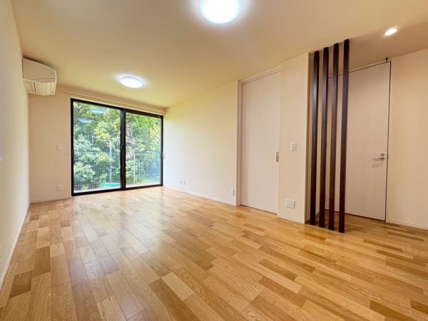 生駒市小明町の中古一戸建のリビング画像