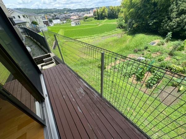 生駒市小明町の中古一戸建のバルコニー画像