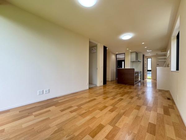 生駒市小明町の中古一戸建のリビング画像
