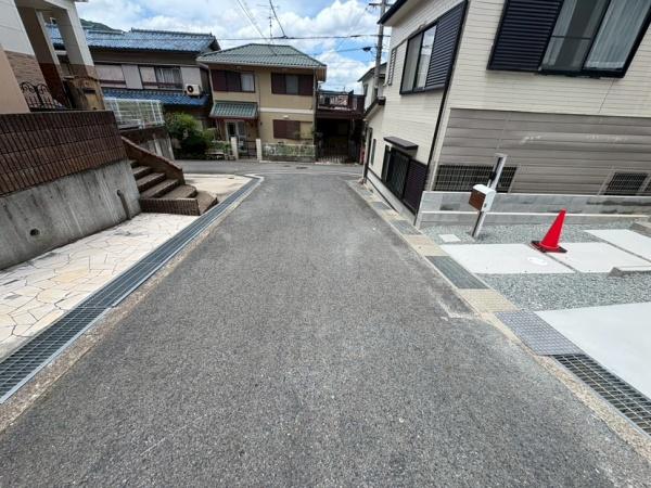 生駒市壱分町の新築一戸建の前面道路含む現地写真画像