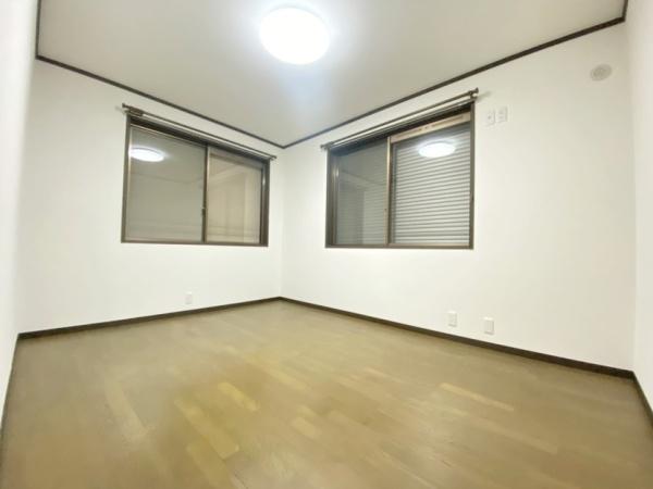 生駒市小明町の中古一戸建の洋室画像
