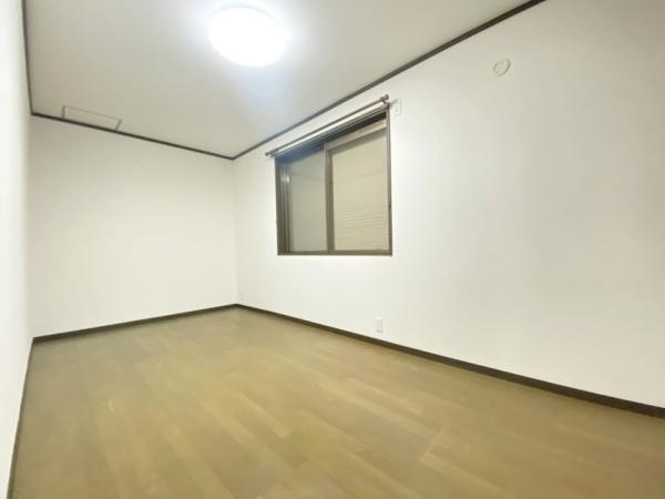 生駒市小明町の中古一戸建の洋室画像