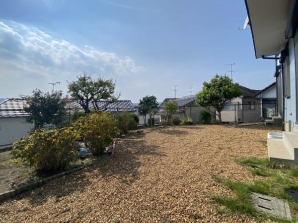 生駒市小明町の中古一戸建の庭画像