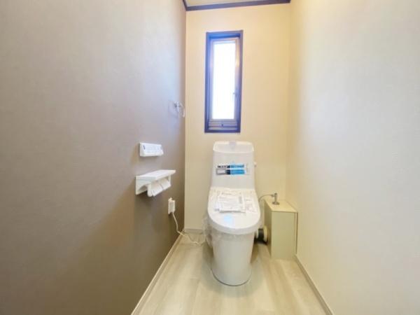 生駒市小明町の中古一戸建のトイレ画像