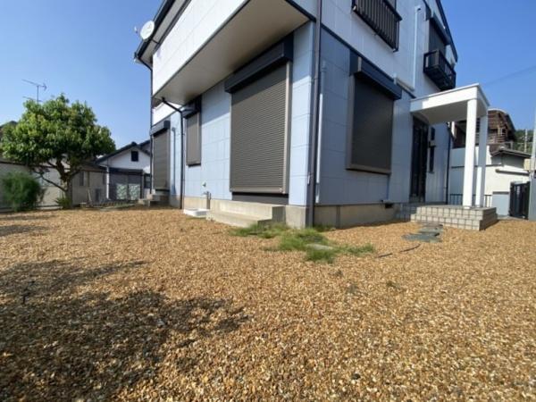 生駒市小明町の中古一戸建の庭画像