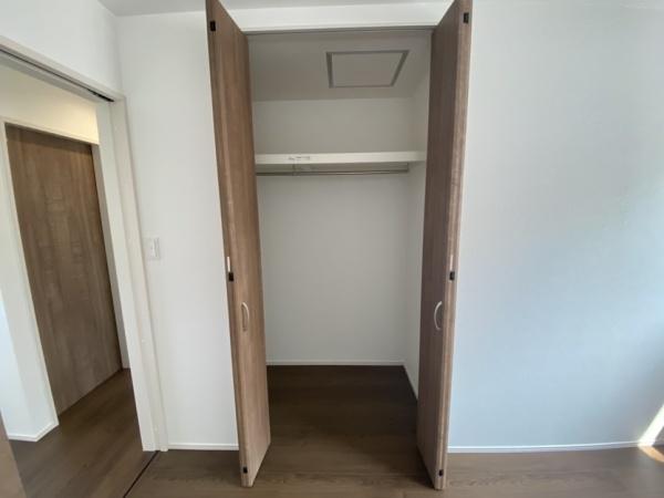 生駒市有里町の新築一戸建の収納画像
