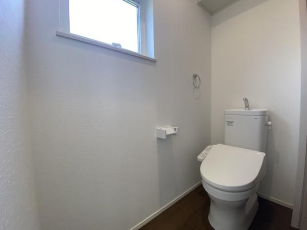 生駒市有里町の新築一戸建のトイレ画像
