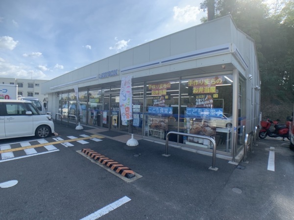 奈良市青垣台３丁目の中古一戸建のコンビニ画像