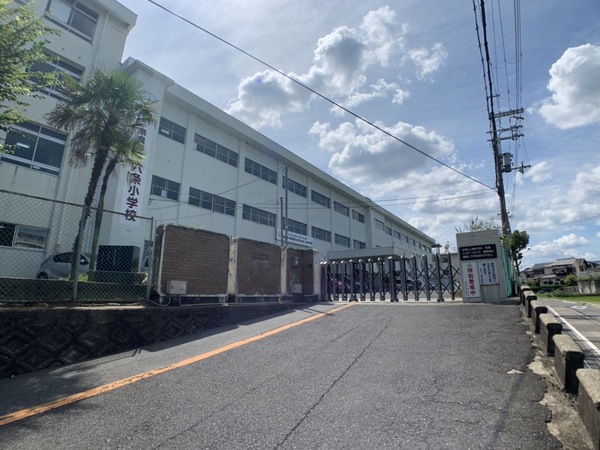 奈良市青垣台３丁目の中古一戸建の小学校画像