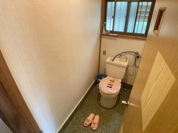 生駒市南田原町　中古一戸建のトイレ画像