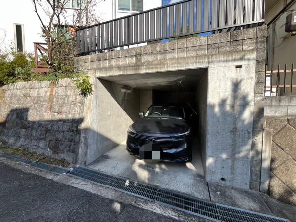 奈良市五条西２丁目の中古一戸建の駐車場画像