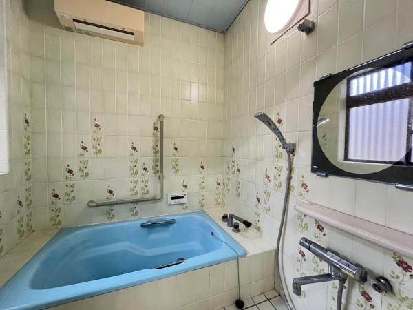 生駒市生駒台北の中古一戸建のバス画像