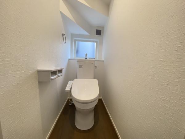 生駒市有里町の新築一戸建のトイレ画像