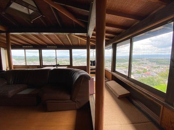 生駒市あすか野北２丁目の中古一戸建のリビング画像