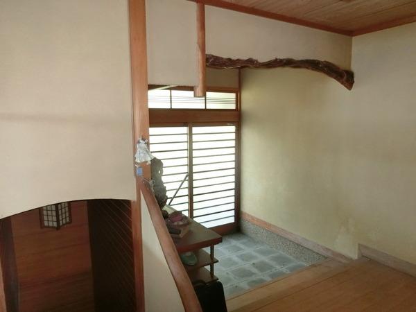 生駒市あすか野北２丁目の中古一戸建の玄関画像