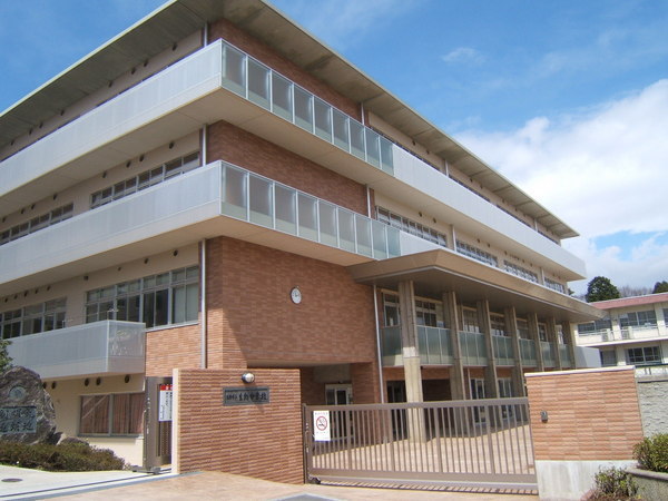 生駒市西松ヶ丘 売土地の中学校画像