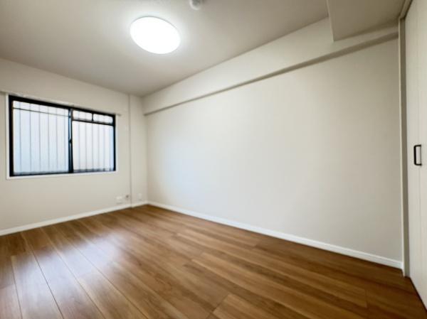 ヴェルナール富雄2番館の洋室画像