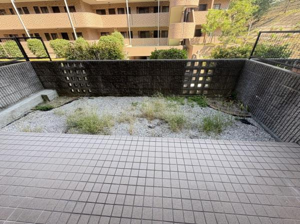 ヴェルナール富雄2番館の庭画像