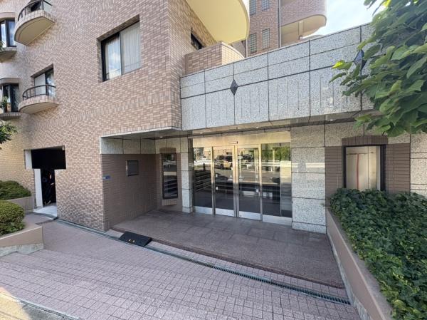 ヴェルナール富雄2番館のエントランス画像