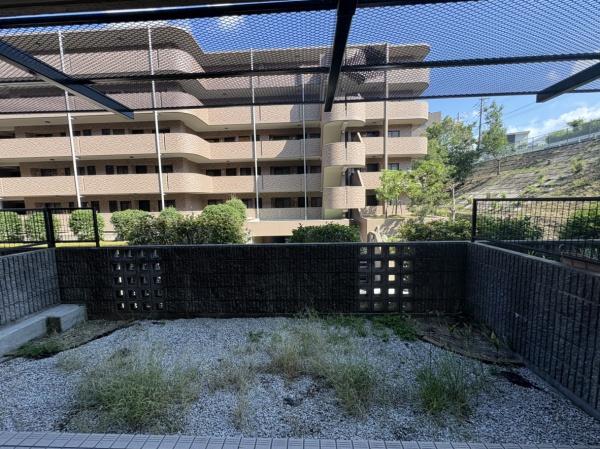 ヴェルナール富雄2番館の庭画像