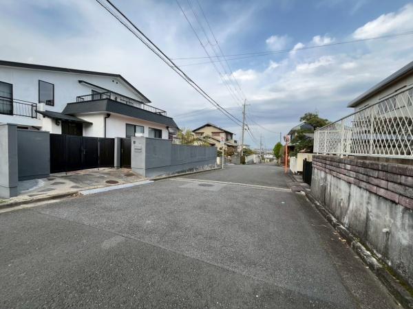 奈良市帝塚山１丁目の中古一戸建の前面道路含む現地写真画像