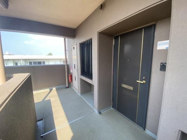 ステイツ富雄の玄関画像