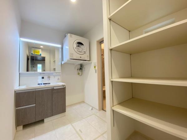 生駒市俵口町の新築一戸建の洗面台・洗面所画像