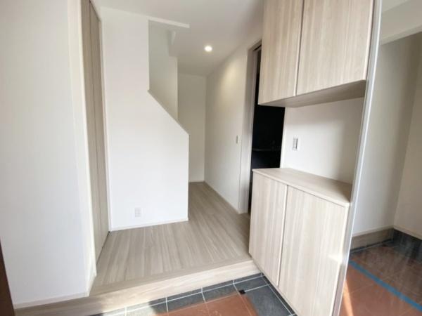 生駒市俵口町の新築一戸建の玄関画像