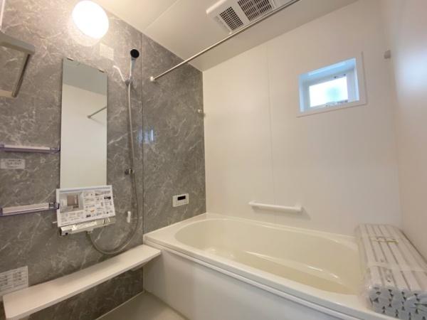 生駒市俵口町の新築一戸建のバス画像