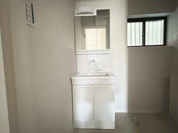 奈良市富雄元町１丁目の中古一戸建の洗面台・洗面所画像