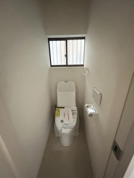 奈良市富雄元町１丁目の中古一戸建のトイレ画像