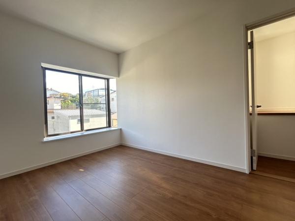 奈良市富雄元町１丁目の中古一戸建の洋室画像