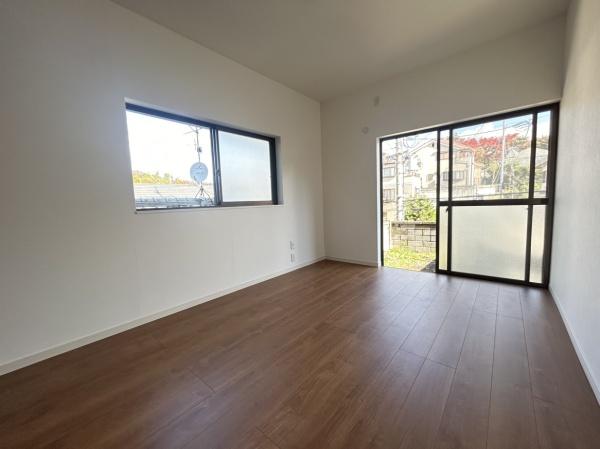 奈良市富雄元町１丁目の中古一戸建のリビング画像