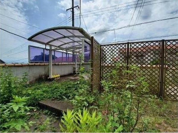 生駒市あすか野北3丁目中古一戸建の庭画像