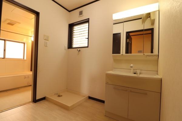 奈良市帝塚山1丁目の中古一戸建の洗面台・洗面所画像