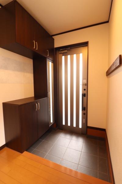奈良市帝塚山1丁目の中古一戸建の玄関画像