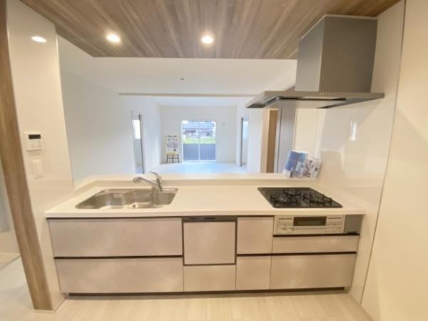 生駒市有里町の新築一戸建のキッチン画像