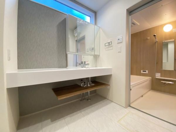 生駒市有里町の新築一戸建の洗面台・洗面所画像